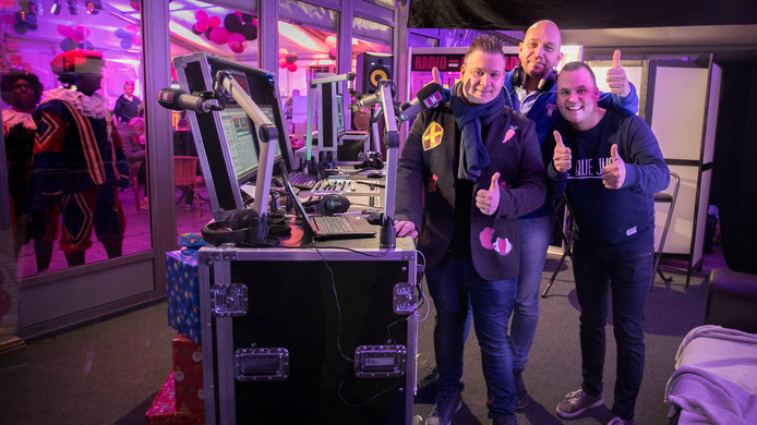 Anderhalve vrachtwagen vol speelgoed en 1600 euro opgehaald met radioactie in Eindhoven Anderhalve vrachtwagen vol speelgoed en 1600 euro opgehaald met radioactie in Eindhoven
