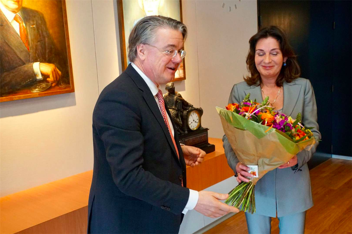 Désirée Schmalschläger als waarnemend burgemeester Geldrop-Mierlo aan de slag Désirée Schmalschläger als waarnemend burgemeester Geldrop-Mierlo aan de slag